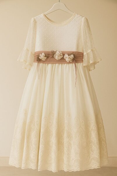 menninas Long lace wedding dress with embroidered hem (communion dress)