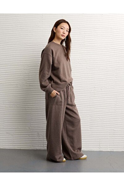 AMERICAN EAGLE بنطال رياضي واسع الساق من AE Everyday Luxe