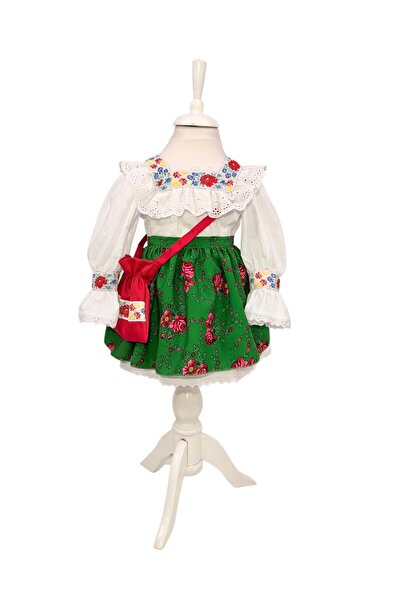 Kareea Compleu Traditonal fete cu sortulet ( 5 piese )