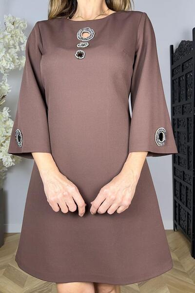 gesmoda G1624 Βραδινό φόρεμα με λεπτομέρειες από πέτρες και χάντρες καφέ