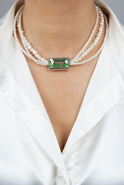 Liveyn Design قلادة من اللؤلؤ بتفاصيل هندسية خضراء وثلاثة صفوف