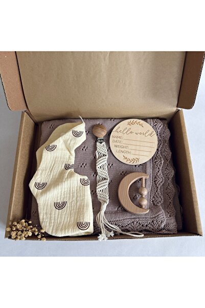 Amla Gift box for newborns and babies - blanket, teething toy, plate, bib, pacifier chain