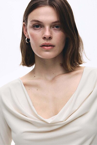 H&M بلوزة برقبة دائرية