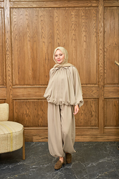 LOCCO Women's Hidden Zipper Detail Suit Cream