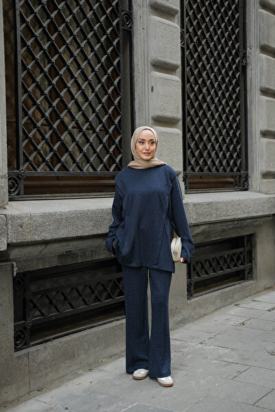 LOCCO Γυναικείο κοστούμι με λεπτομέρειες από πέτρα και ελαστική μέση σε μπλε ναυτικό