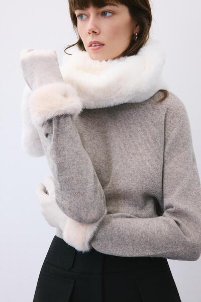 rue Beige Touchscreen Gloves with Fur Detail