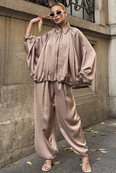 VAGGON Women's Beige Polo Neck Batwing Sleeve Zipper Closure Jacket and Elastic Waist Pants Loose Suit Vs01209