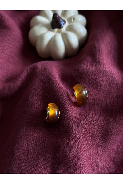 Butik أقراط شفافة بلون العسل