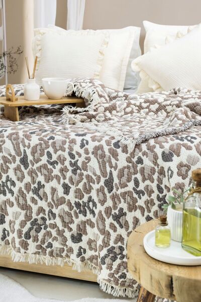 MEET MAYA NATURAL Leopard Pattern 7 Layers Muslin Quilt 240*260