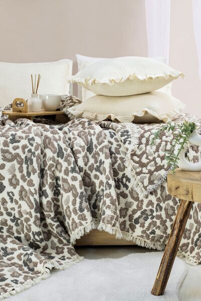 MEET MAYA NATURAL Leopard Pattern 7 Layers Muslin Quilt 240*260