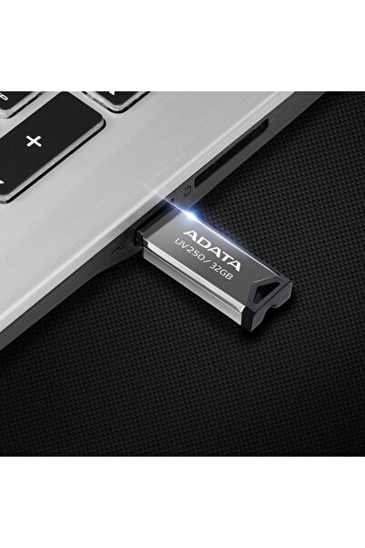 Adata Unitate flash USB UV250 metalică de 32 GB