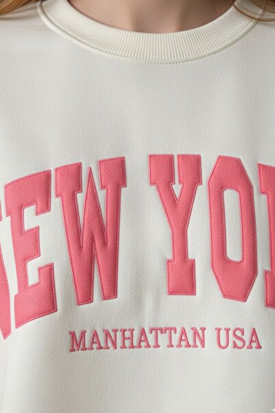 Kübra Tekstil Women's Ecru New York Printed Crew Neck Long Sleeve Oversized Cotton Sweatshirt - Women's Sweatshirt