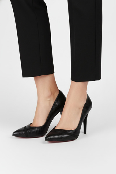 Extra Shoes İstanbul Women's Black Honeycomb Patterned Fele Detailed Mirrored Jurdan Stiletto