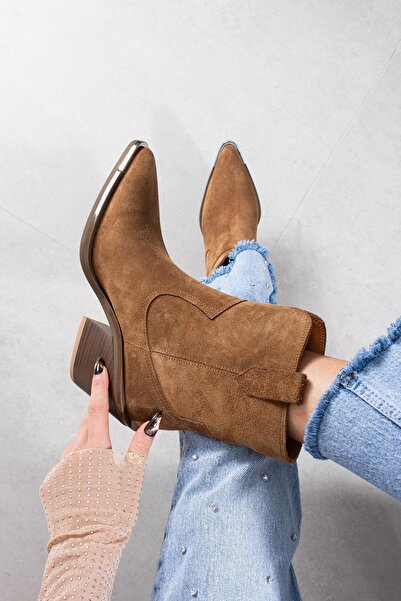 FSKOMBİN Cyrus Tan Suede Genuine Leather Pointed Toe Women's Heeled Boots with Accessory Detail on the Toe