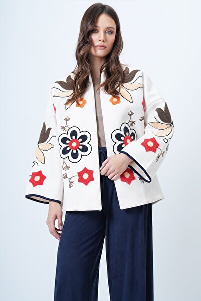 VAGGON Embossed Floral Embroidered O Oversized Jacket