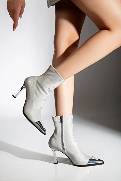 Elexus حذاء نسائي بكعب عالٍ ومقدمة مزخرفة باللون الرمادي