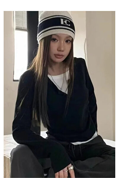 Köstebek Black V-Neck Detailed White Piece Vintage Blouse