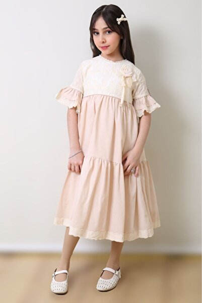 Generic Girls' dress decorated with lace