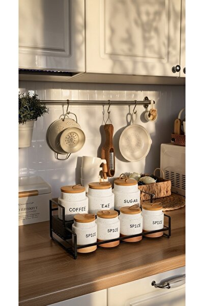 Generic This spice and seasoning storage jar set features a perfect design that adds a stunning touch to your kitchen decor.