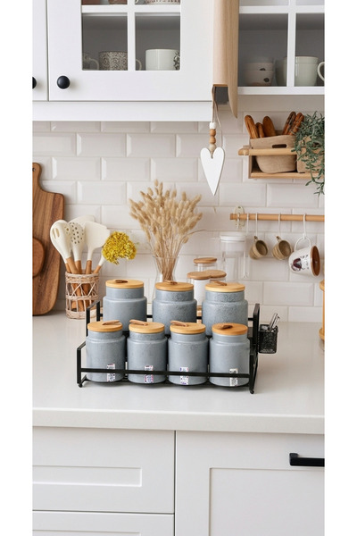 Generic This spice and seasoning storage jar set features a perfect design that adds a stunning touch to your kitchen decor.