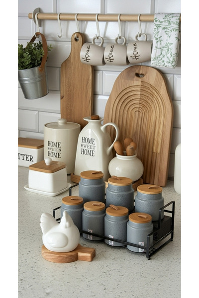 Generic This spice and seasoning storage jar set features a perfect design that adds a stunning touch to your kitchen decor.