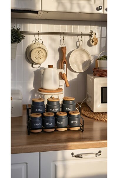 Generic This spice and seasoning storage jar set features a perfect design that adds a stunning touch to your kitchen decor.