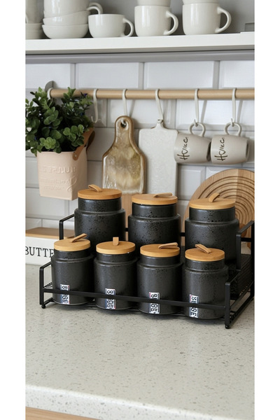 Generic This spice and seasoning storage jar set features a perfect design that adds a stunning touch to your kitchen decor.