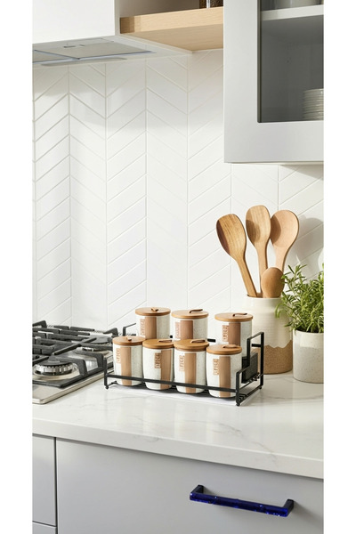 Generic This spice and seasoning storage jar set features a perfect design that adds a stunning touch to your kitchen decor.