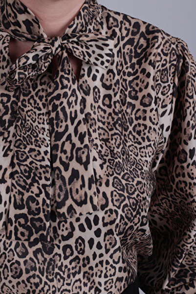 armonika Γυναικεία μπλούζα με ελαστικό μανίκι με δέσιμο στο λαιμό σε μαύρο-μπεζ χρώμα ARM-25K001096