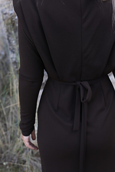 bytugcekaya Coffee gold buckled Slit dress