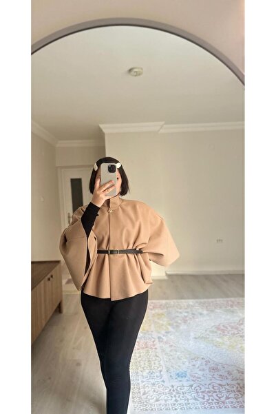 Butik معطف نسائي بحزام وتفاصيل أزرار ذهبية باللون البيج