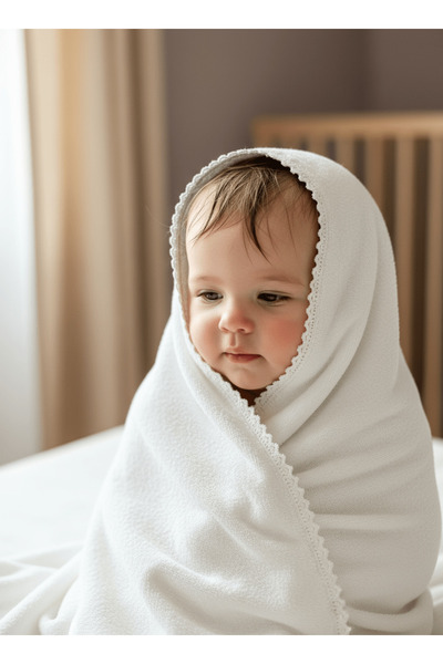 KidsMagazin White Baby Towel with Lace Trim