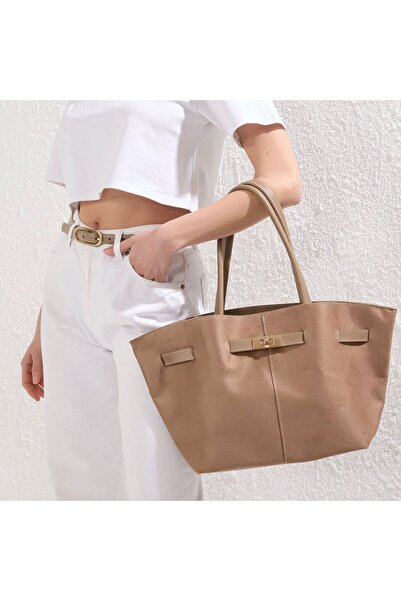 cosybag. Crossbody Suede Shoulder Bag with Lock Detail Cream