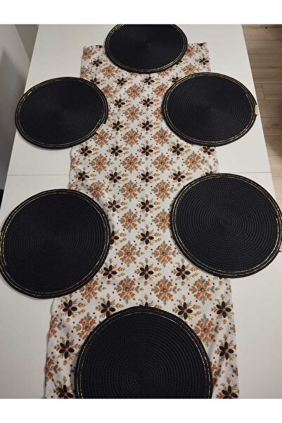 EKANS 3 D Printed Christmas Themed Runner 6 Pieces 34cm Supla