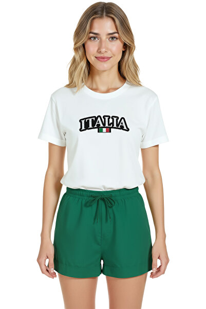 Color Luxe Kadın Beyaz Relaxed Fit %100 Pamuk Tişört – ITALIA Tipografi & Mini İtalya Bayrağı Baskılı