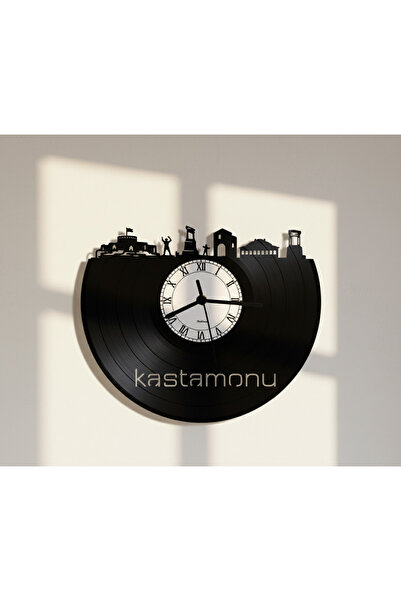 Handmade ساعة حائط مصنوعة يدويًا من الخشب المعاد تدويره على شكل صورة ظلية لكا...