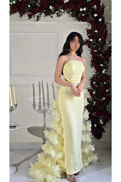 Liva A soft yellow dress decorated with roses