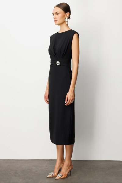 Moda İlgi MODAİLGİ Toka Aksesuarlı Midi Boy Elbise 60029 Siyah