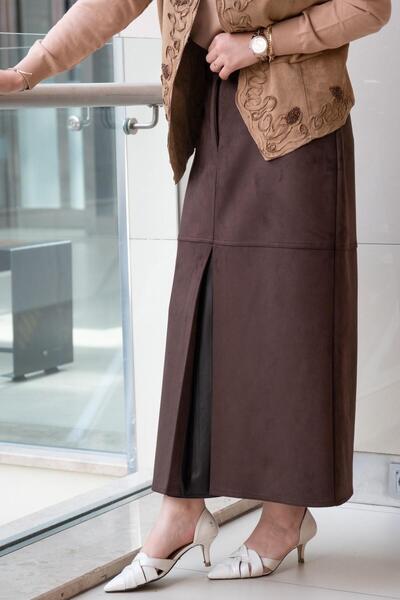 Ghisa Closed Slit Nubuck Skirt with Stitching Detail