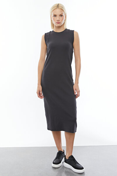 PAULMARK Γυναικείο φόρεμα με μήκος μίντι με μηδενικό μανίκι