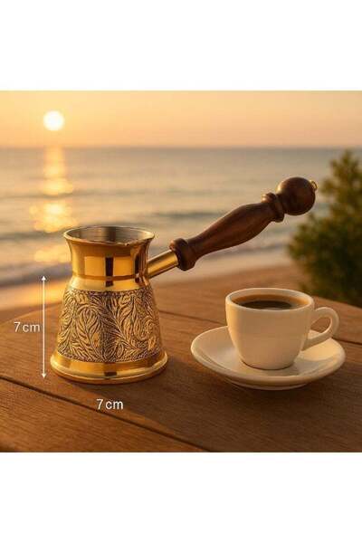 Dania ☕ ركوة قهوة تركية مذهّبة فاخرة سعة 100 مل فنجان واحد🥄ارتفاع 7 سم ✨ نقش يدوي أنيق ومقبض خشبي فاخر 🌿