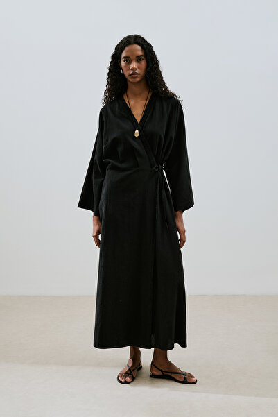 Manuka Textured Double-Breasted Closed Dress Black