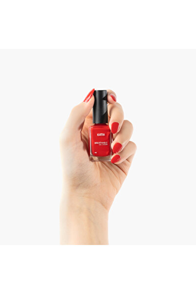 KATIA تنفس أظافرك