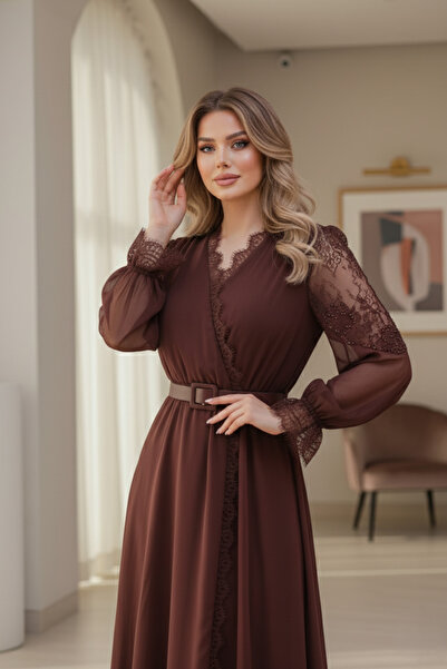 Opera Fashion فستان شيفون بني بأكمام دانتيل وحزام خصر أنيق