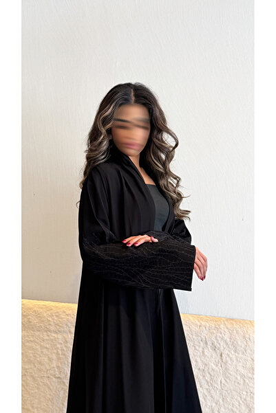 AYA عباية من القماش الملكي مع تطريز كمبيوتري على الأكمام والحاشية