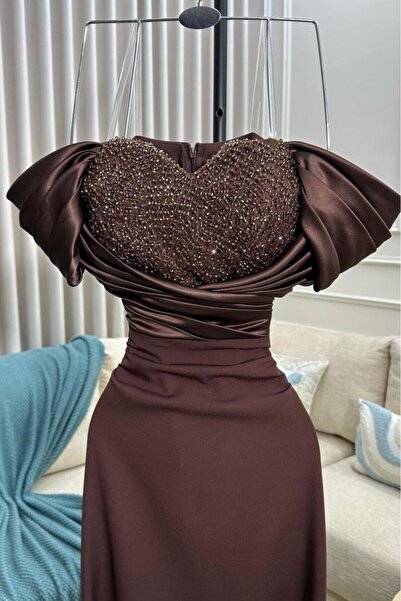 RUANI BIUTI Elegant embroidered evening dress