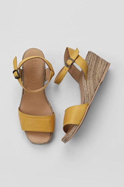 Bueno Shoes صندل نسائي بكعب عريض من الجلد باللون الأصفر 01ws10304