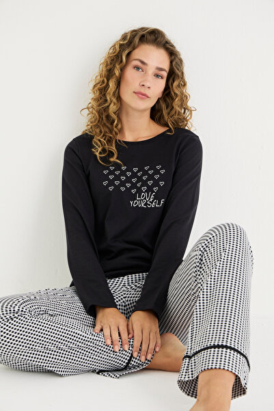 İPEKTENİM Biye Detaylı Pötikare Desenli Minik Kalpler Baskılı Pijama Takımı