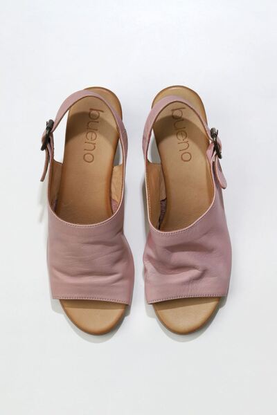 Bueno Shoes صندل نسائي بكعب من الجلد باللون الوردي 01wn1513