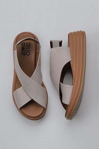 Bueno Shoes صندل نسائي بكعب عريض من الجلد باللون الرمادي 01wy5703